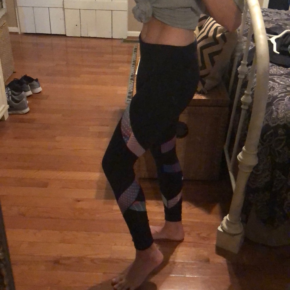 Gap fit black leggings with colorful details